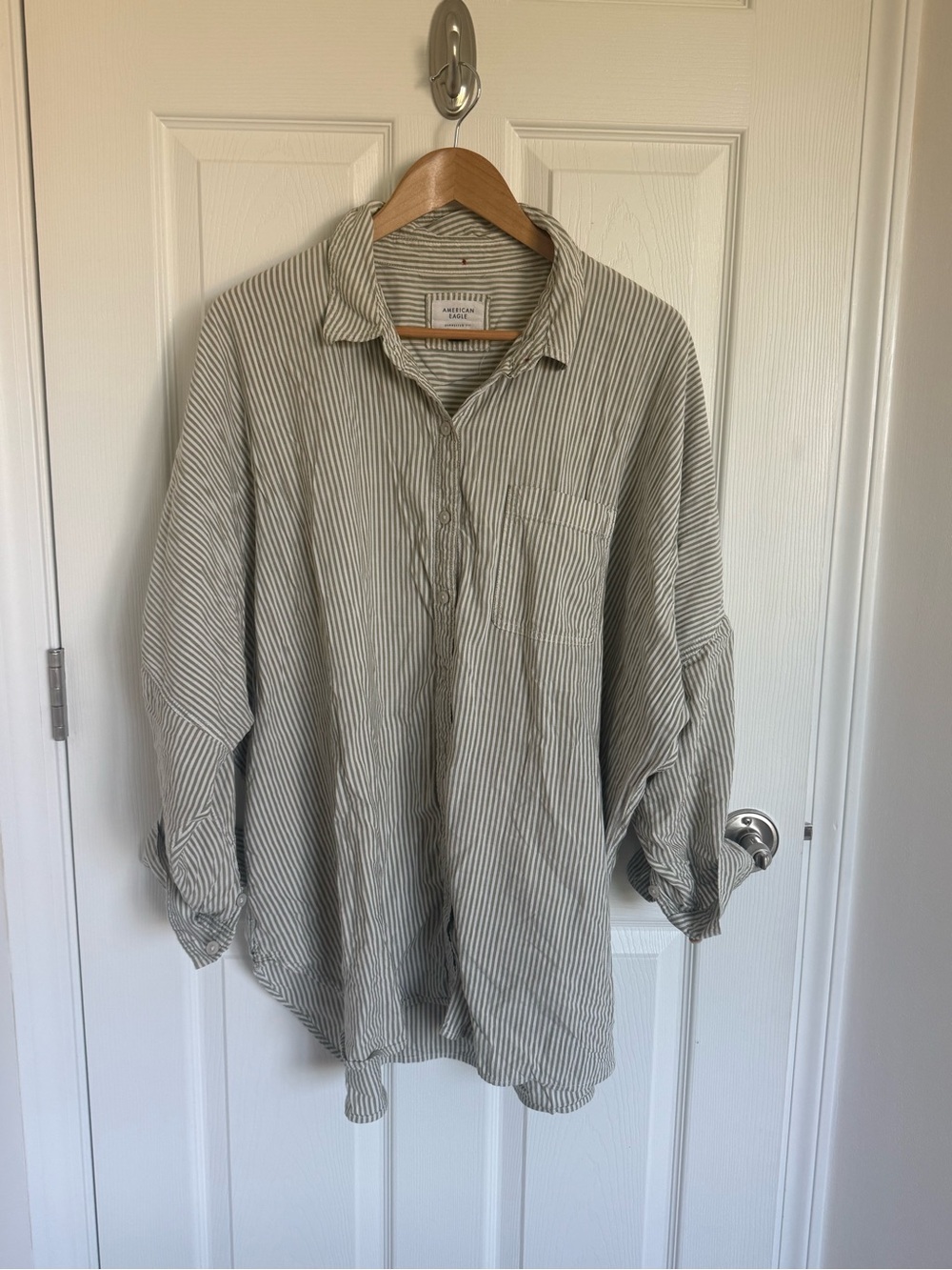 Women’s American Eagle Oversized Vertical Stripe Classic Button Down Size XL